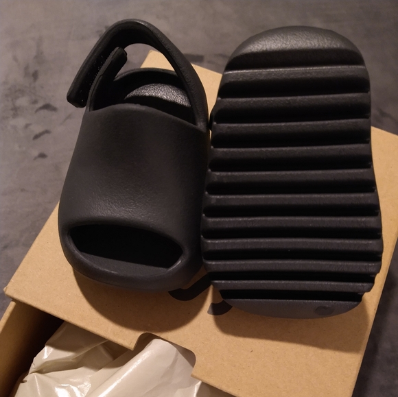 Yeezy Slide Infant by Adidas - Picture 3 of 3